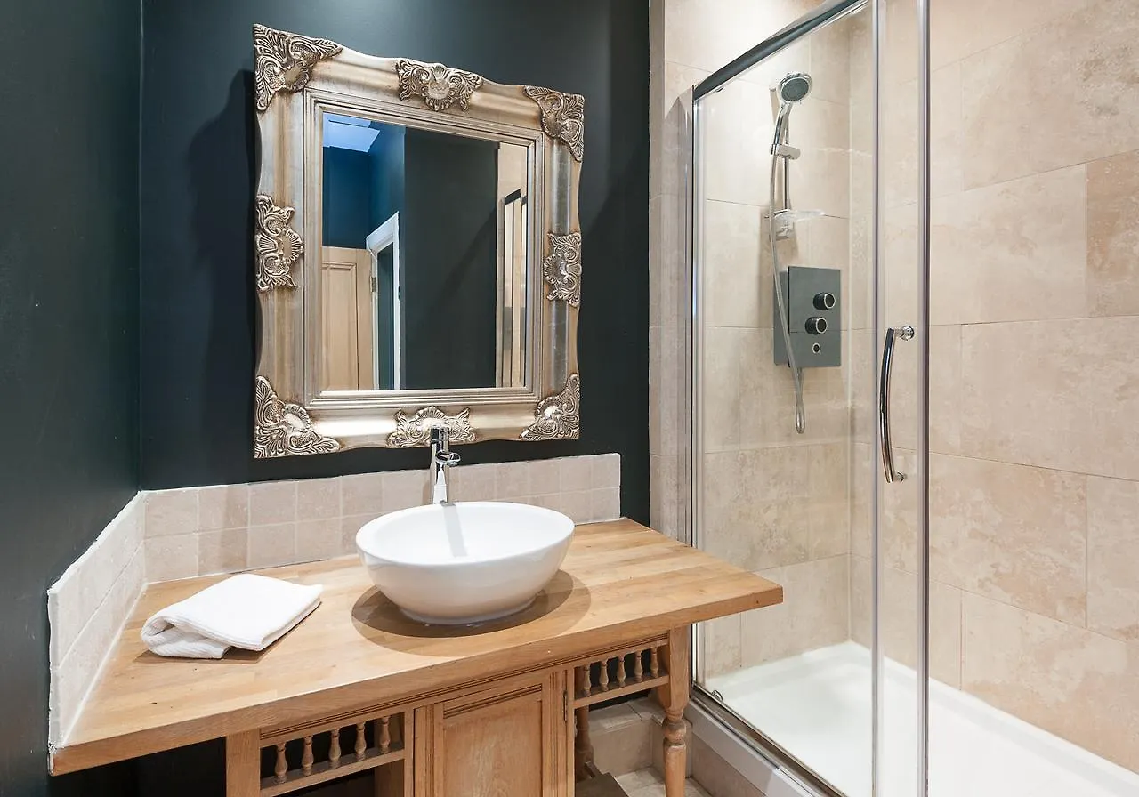 The Castle Esplanade Residence إدنبرة شقة