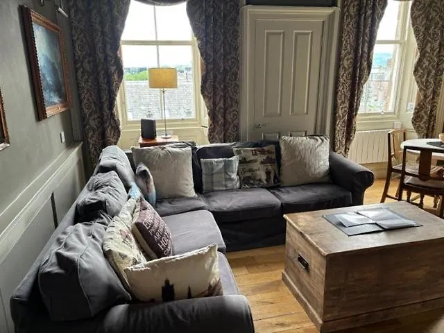 The Castle Esplanade Residence Edinburgh Apartment