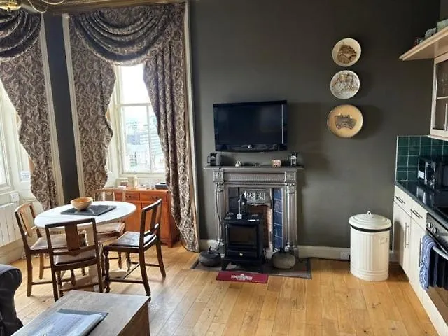 The Castle Esplanade Residence Edinburgh Apartment